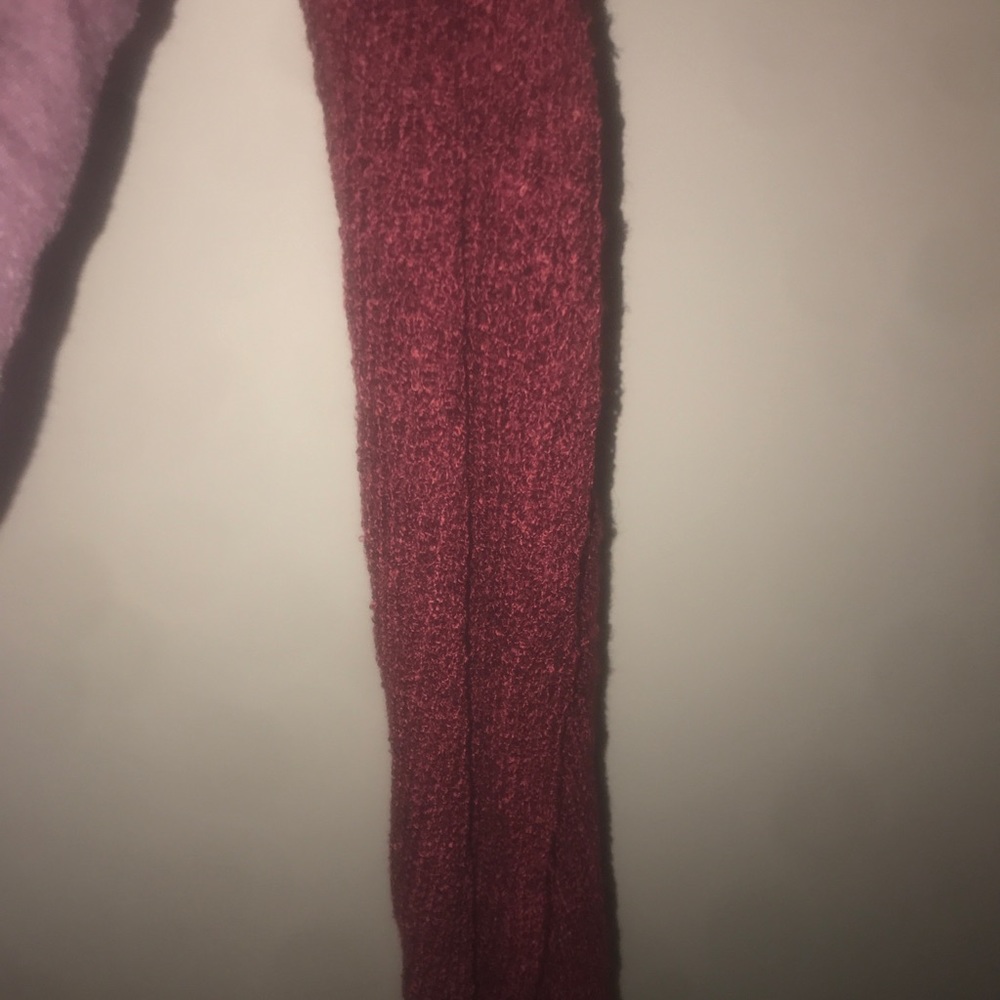 Maroon infinity scarf.